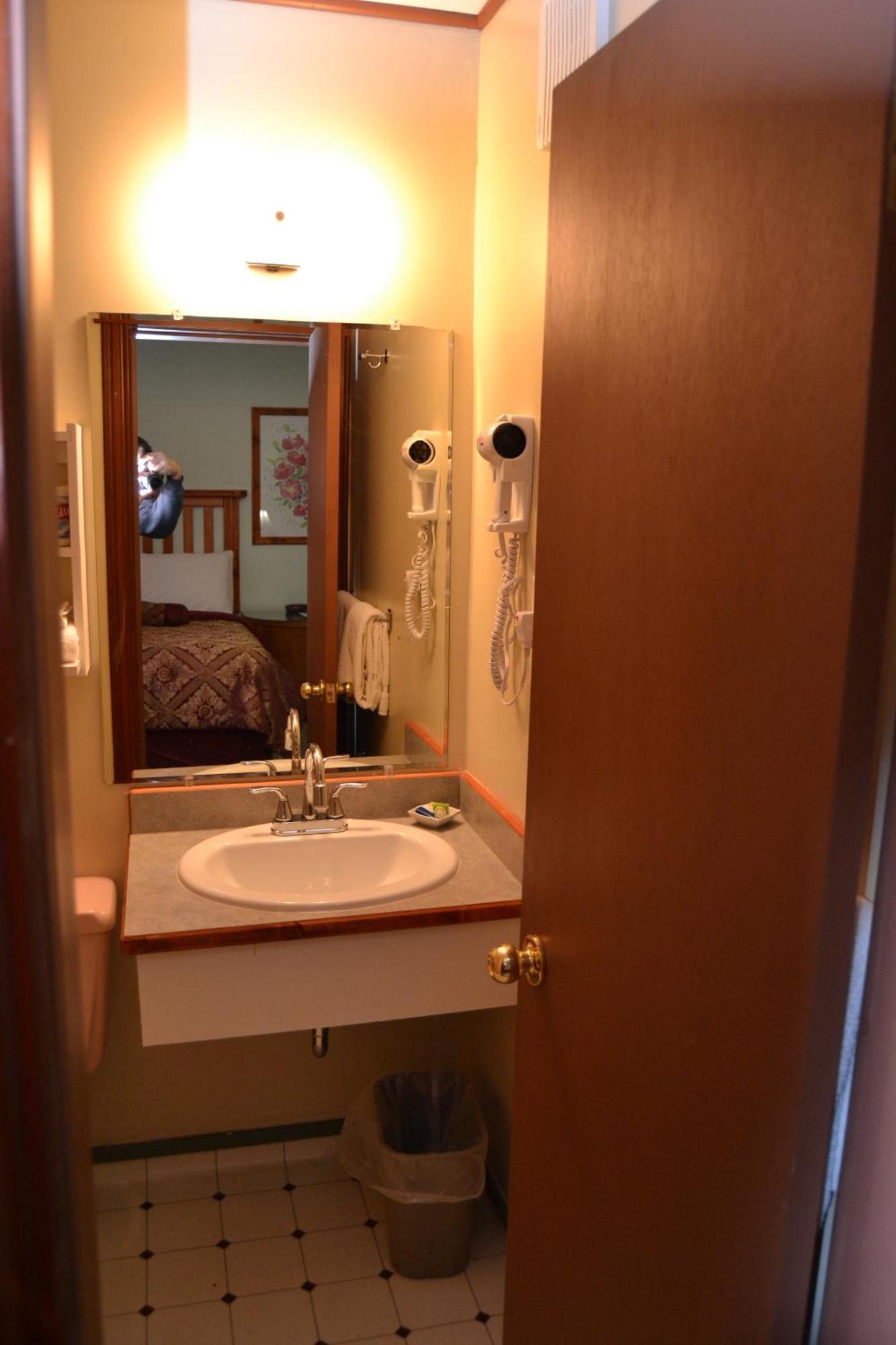 North Star Motel 2*